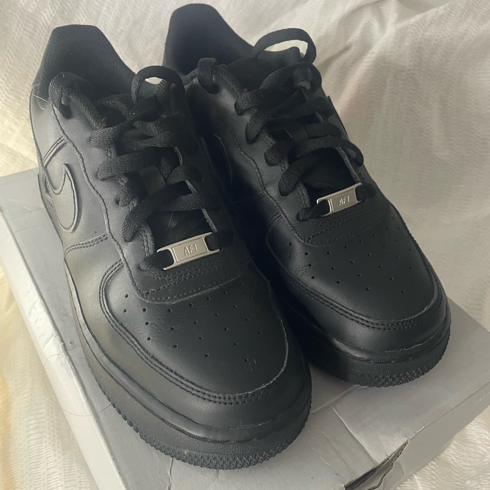 Black Nike Sneakers